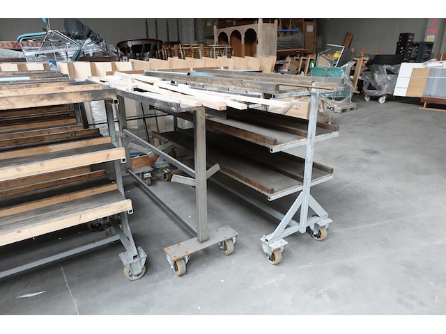 5x verrijdbare metalen kar + inhoud - afbeelding 8 van  12