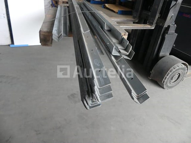 5x5 gegalvaniseerde stalen hoeken - afbeelding 7 van  9