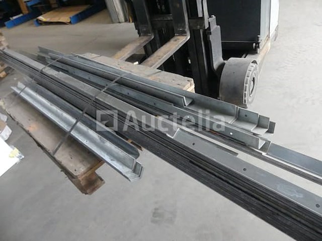 5x5 gegalvaniseerde stalen hoeken - afbeelding 8 van  9