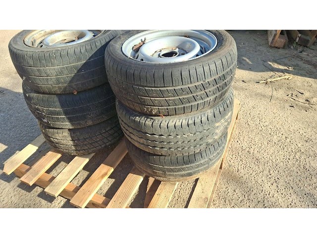 6 banden met velg 195/50r13c - afbeelding 1 van  1