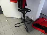 6 bureaustoelen en 2 kapstokjes - afbeelding 2 van  19