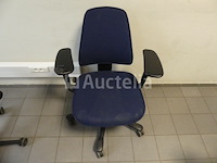 6 bureaustoelen en 2 kapstokjes - afbeelding 7 van  19