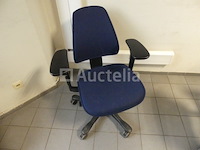 6 bureaustoelen en 2 kapstokjes - afbeelding 16 van  19