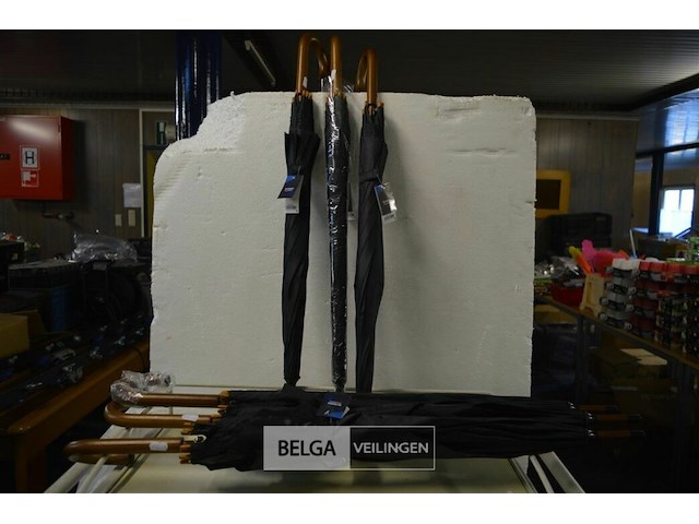 ±6 div paraplu's - afbeelding 1 van  2