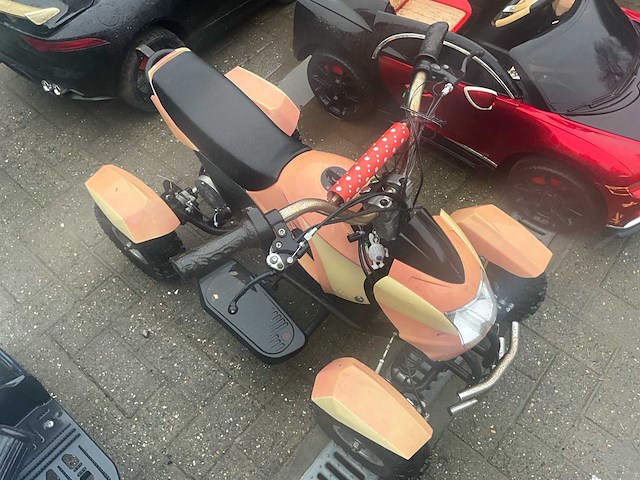 6 diverse kindervoertuigen - afbeelding 8 van  19