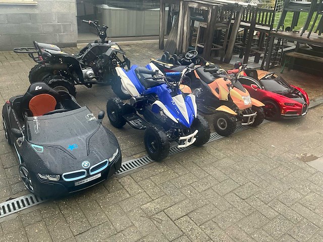 6 diverse kindervoertuigen - afbeelding 1 van  19