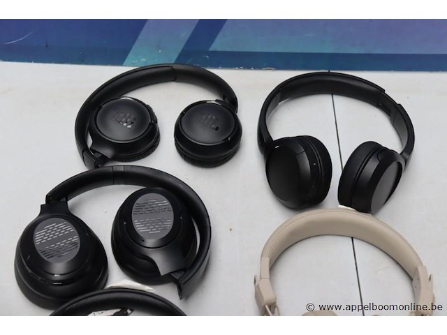 6 diverse koptelefoons - afbeelding 2 van  4