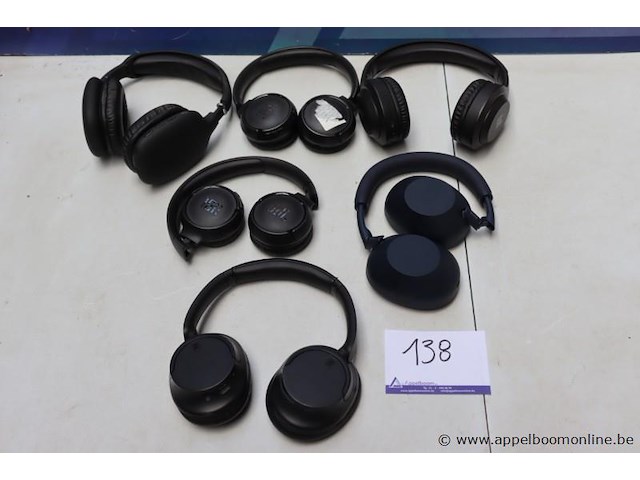 6 diverse koptelefoons - afbeelding 1 van  4