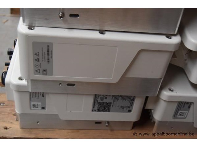 6 diverse omvormers, wo. solaredge, se10k, werking niet gekend - afbeelding 2 van  3