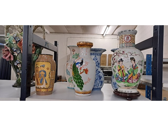 6 diverse vazen - afbeelding 1 van  2