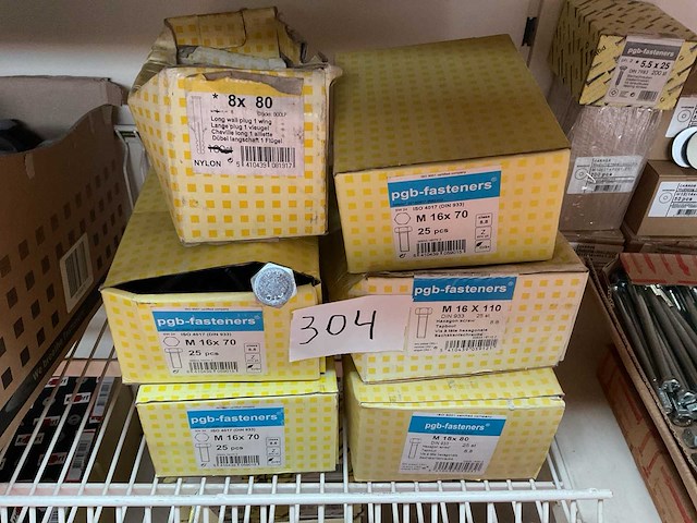 6 dozen bouten en pluggen - afbeelding 1 van  5