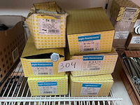 6 dozen bouten en pluggen - afbeelding 1 van  5