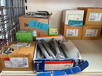 6 dozen bouten; hardhoutschroeven ; binnen zeskantbouten: bevestigingsplaatjes - afbeelding 1 van  8