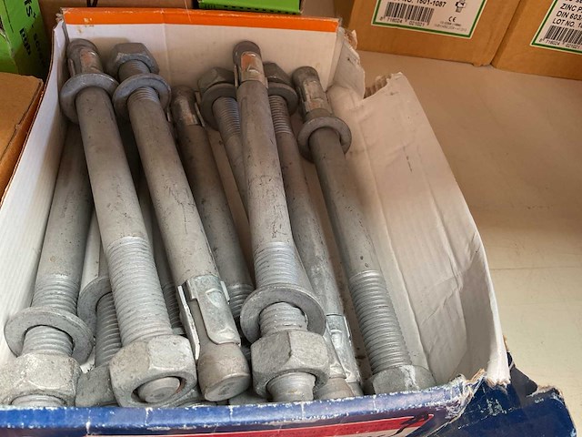 6 dozen bouten; hardhoutschroeven ; binnen zeskantbouten: bevestigingsplaatjes - afbeelding 3 van  8