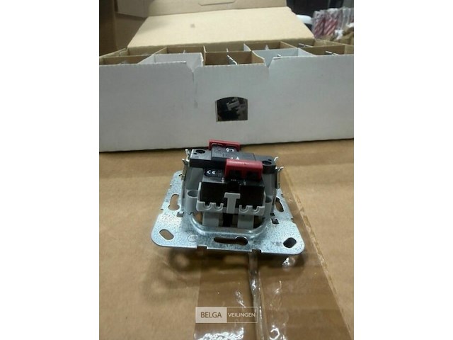6 dozen dubbele inbouwschakelaar gira - afbeelding 2 van  3