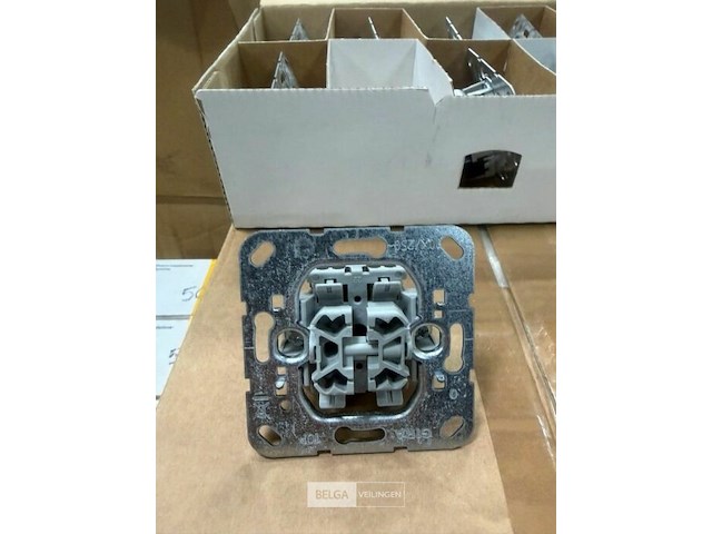 6 dozen dubbele inbouwschakelaar gira - afbeelding 1 van  3