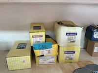 6 dozen roofingnagels; open schroefhaken - afbeelding 1 van  7
