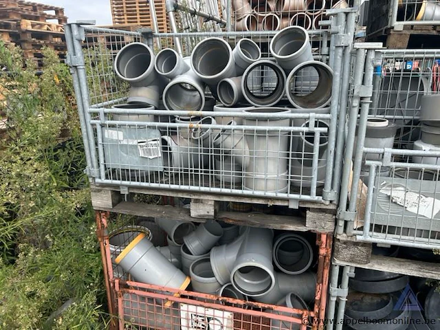 6 draadstalen kooien inhoudend pvc koppelstukken - afbeelding 2 van  4
