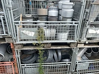 6 draadstalen kooien inhoudend pvc koppelstukken - afbeelding 3 van  4