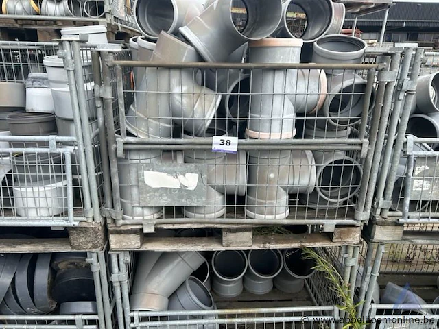6 draadstalen kooien inhoudend pvc koppelstukken - afbeelding 4 van  4