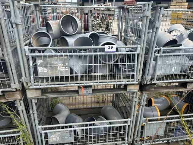 6 draadstalen kooien inhoudend pvc koppelstukken - afbeelding 3 van  5