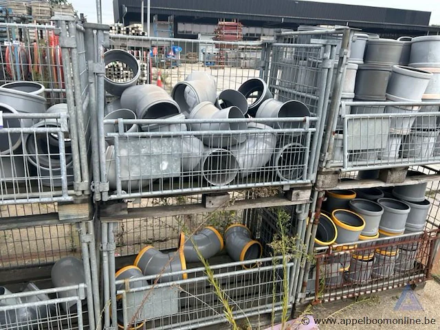 6 draadstalen kooien inhoudend pvc koppelstukken - afbeelding 4 van  5