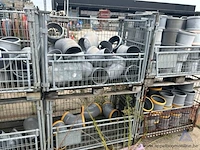 6 draadstalen kooien inhoudend pvc koppelstukken - afbeelding 4 van  5