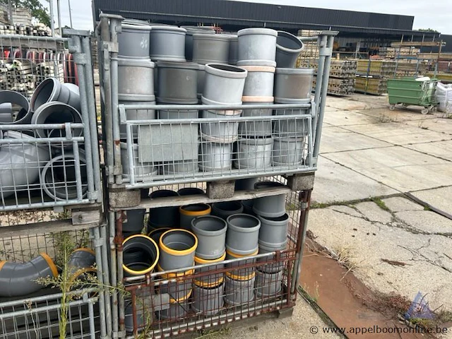 6 draadstalen kooien inhoudend pvc koppelstukken - afbeelding 5 van  5