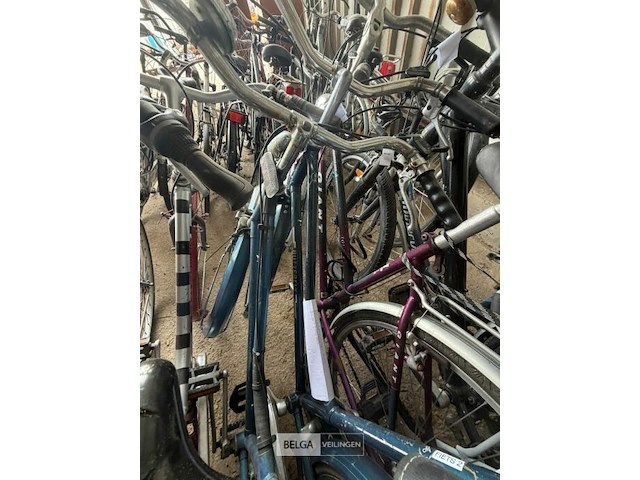 6 fietsen en step - afbeelding 6 van  6