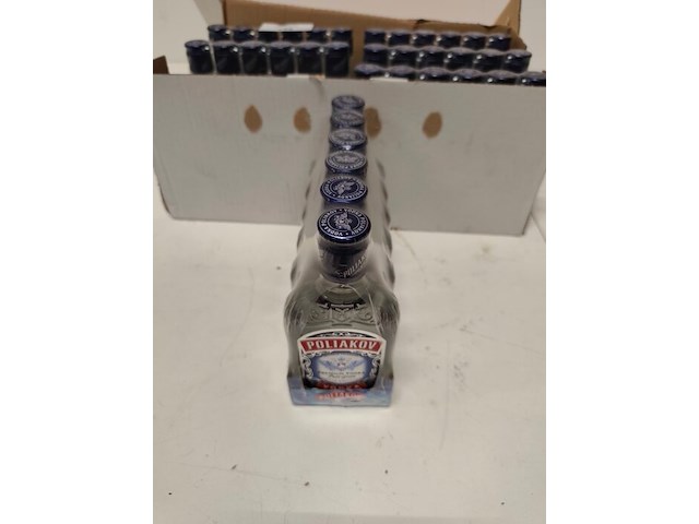 6 flesjes vodka poliakov 37,50% 20cl - afbeelding 2 van  5