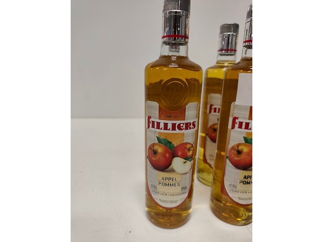 6 flessen appel jenever filliers 20,00% 70cl, 1 flesje vodka eristoff 37,50% 20cl - afbeelding 2 van  6