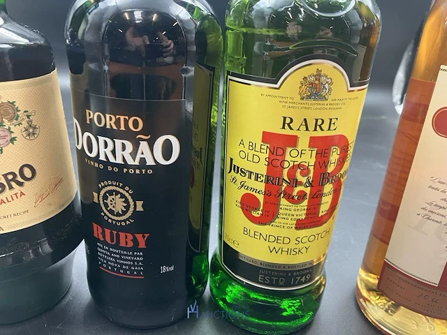 6 flessen diverse geestrijke dranken - afbeelding 3 van  4