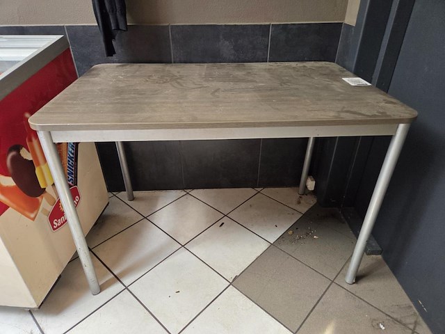 6 formica houten tafels - afbeelding 4 van  5