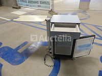 6 haelvoet bedside advanced medische nachtkastjes met geïntegreerde koelkast (lot 007 bis)