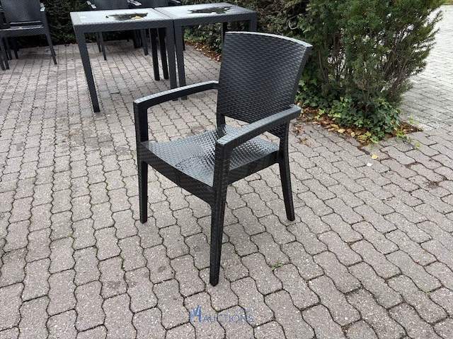 6 kunststof tuinstoelen - afbeelding 2 van  7