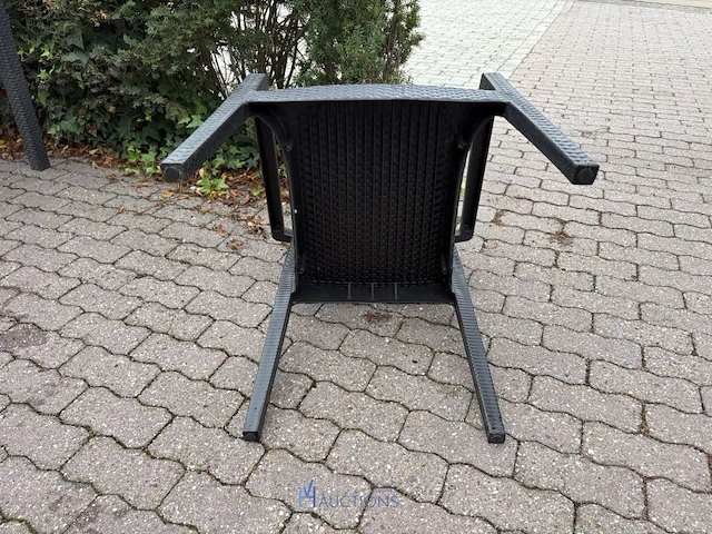 6 kunststof tuinstoelen - afbeelding 6 van  7