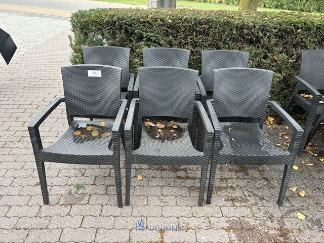 6 kunststof tuinstoelen - afbeelding 7 van  7