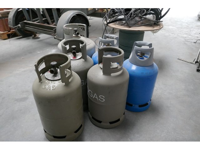 6 lege gasflessen - afbeelding 2 van  3