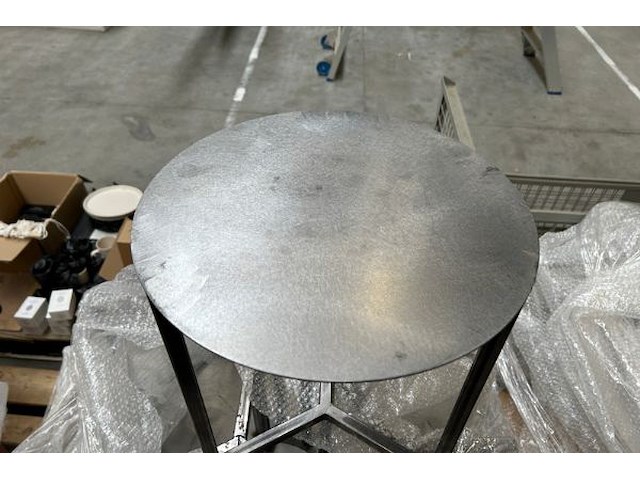 6 metalen bijzettafels - afbeelding 2 van  5