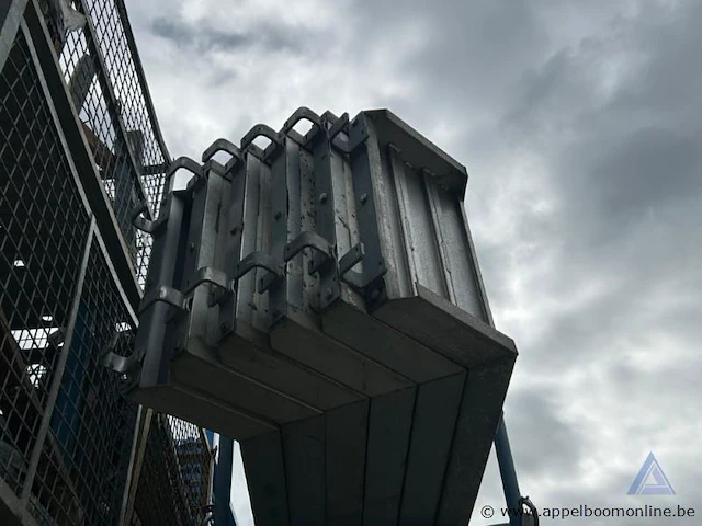 6 metalen steigerplatformen. - afbeelding 2 van  2