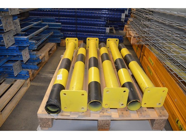 6 metalen veiligheidspalen afm. 1,10m hoogte - afbeelding 1 van  4