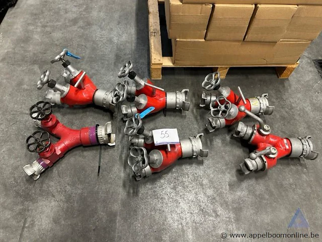 6 metalen verdeelstukken met afsluitbare uitgangen, type 70 - 2x 45 dsp. - afbeelding 1 van  1