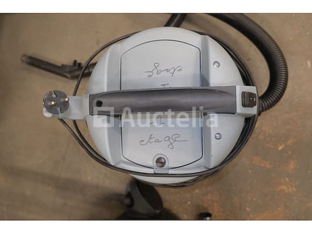 6 nilfisk stofzuigers - afbeelding 1 van  10