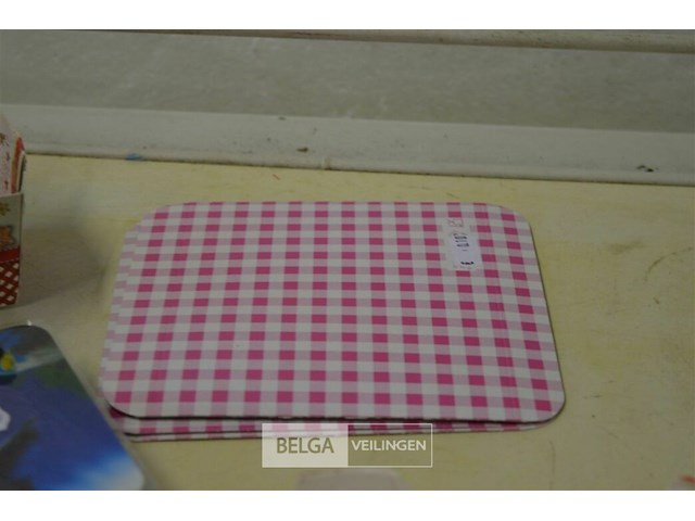 6 pakjes inpakdoosjes en parij onderleggers - afbeelding 4 van  5