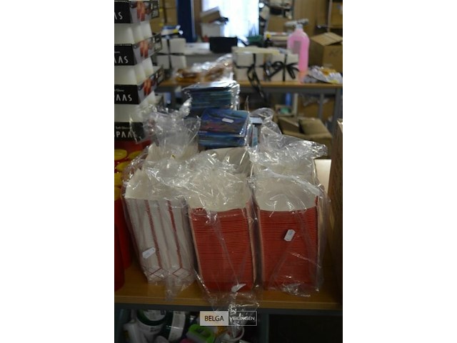 6 pakjes inpakdoosjes en parij onderleggers - afbeelding 5 van  5