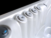 6 persoons outdoor spa met waterjets 230x230cm - wit / zwarte zijkant incl. wifi - afbeelding 16 van  17