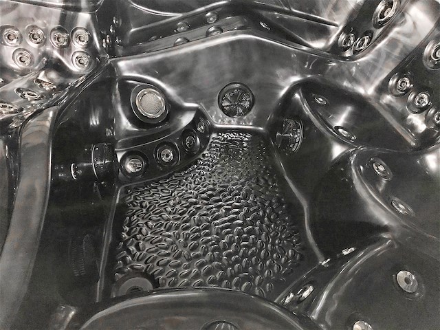 6 persoons outdoor spa met waterjets 255x233cm - zwart / zwarte zijkant - afbeelding 4 van  17