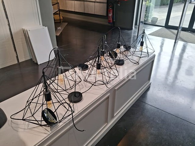 6 piramide-type pendellampen - afbeelding 1 van  2