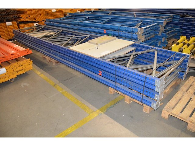 6 staanders blauw afm. 6,50m hoogte en 1,10m breedte jungheinrich - afbeelding 1 van  7