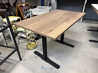 6 tafels van plm 120 x 70 x 75 cm voorzien van formica bovenblad en metalen onderstel